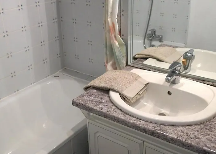 Luchon 2 Pieces 4 Pers Avec Balcon Et Parking, Pres Centre-ville Et Thermes - Fr-1-313-127 Bagneres-de-Luchon